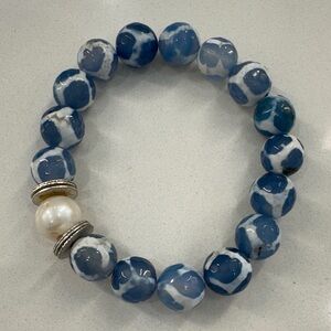 Blue and White Beaded Stretch Bracelet with Pearl Accent
